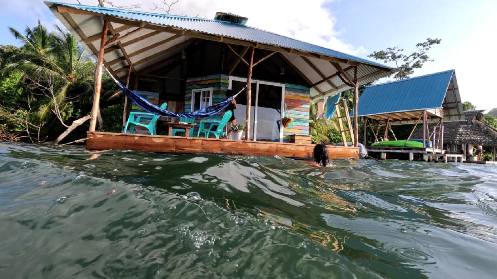 El Toucan Loco Floating Lodges Tierra Oscura ภายนอก รูปภาพ