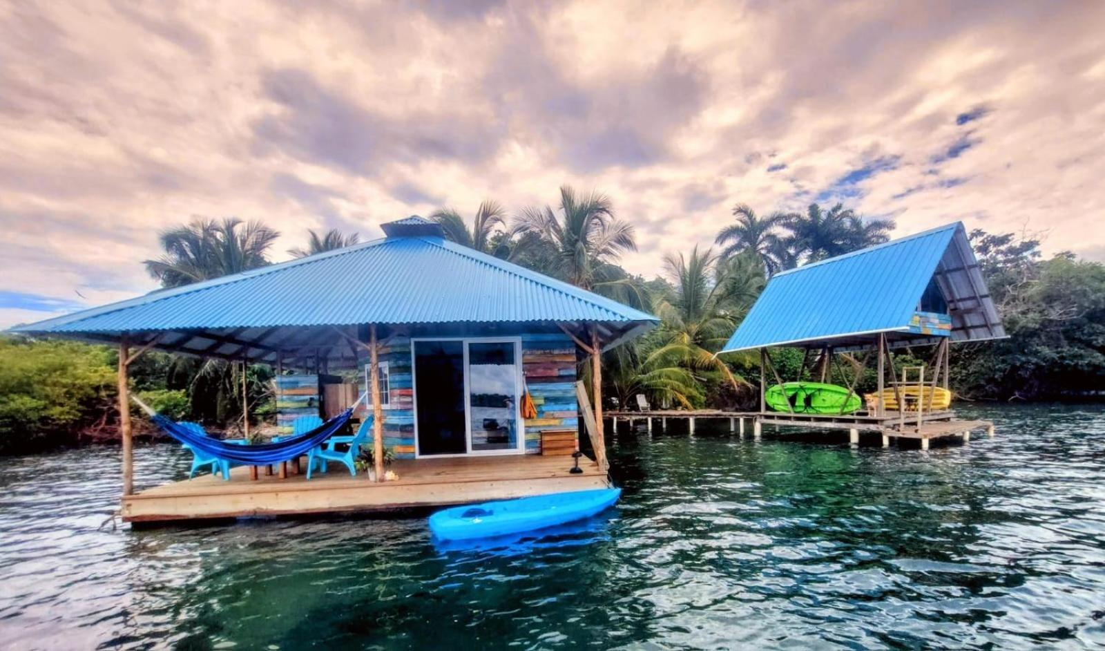 El Toucan Loco Floating Lodges Tierra Oscura ภายนอก รูปภาพ