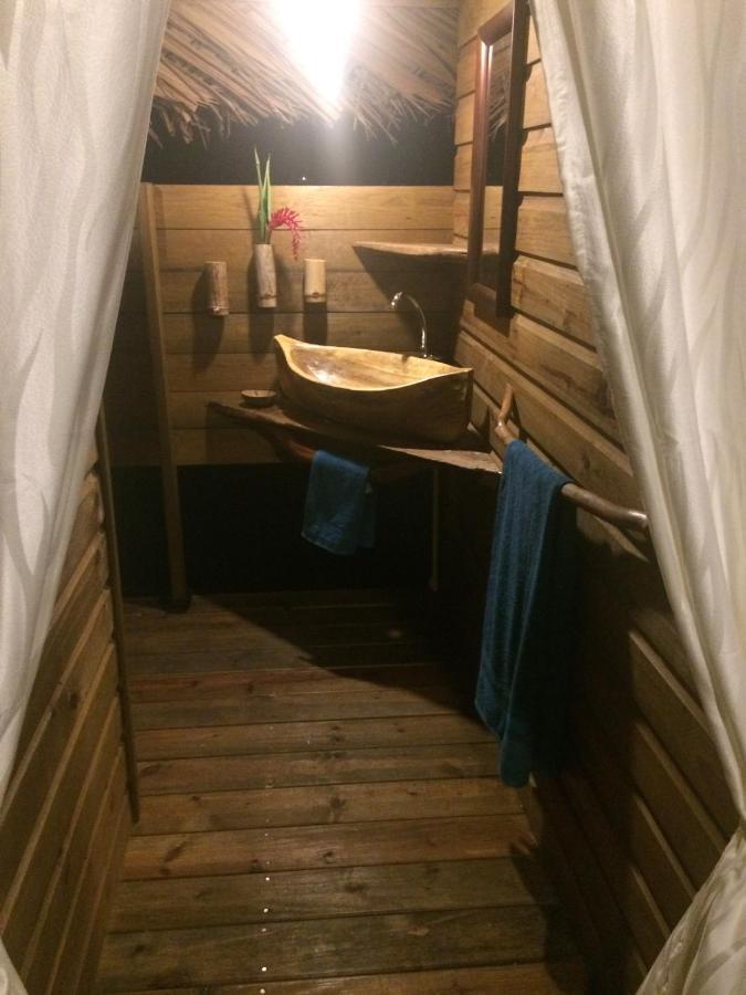 El Toucan Loco Floating Lodges Tierra Oscura ภายนอก รูปภาพ