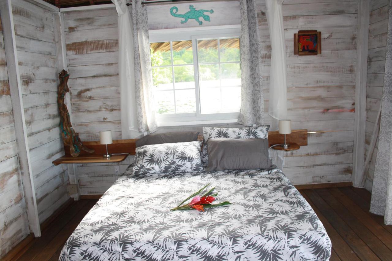 El Toucan Loco Floating Lodges Tierra Oscura ภายนอก รูปภาพ